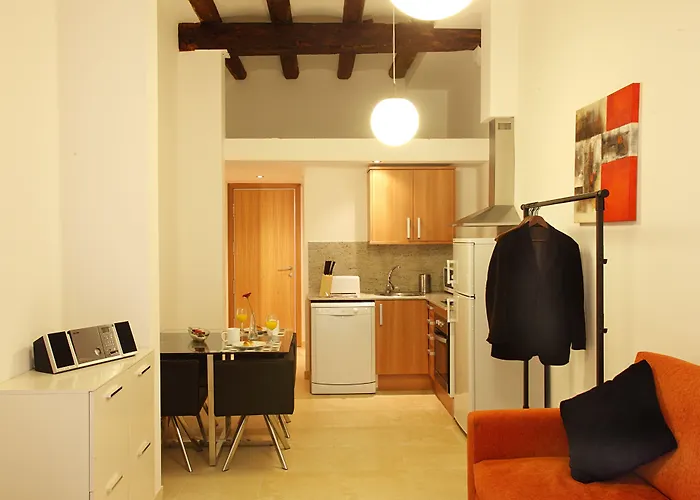 Mh Apartments S. Familia